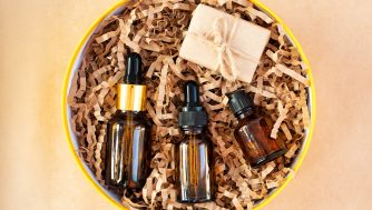 Los 6 mejores productos de cosmética sostenible que regalar en el Día del Padre