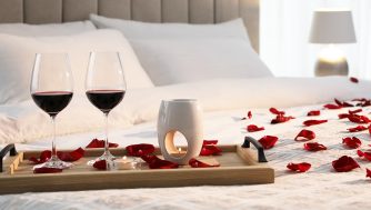 Convierte tu habitación en el lugar más romántico para San Valentín con estos 7 sencillos trucos