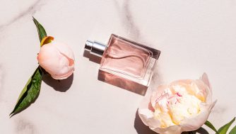 Un ramo para San Valentín no dura mucho, pero estos perfumes florales sí lo harán