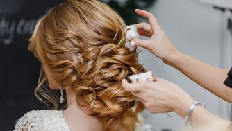 Los 6 mejores peinados para novias con bodas en invierno