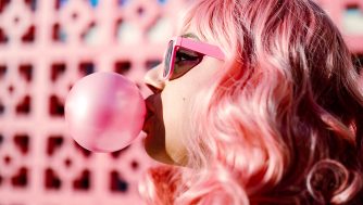 Qué efectos tiene mascar chicles sobre tu salud dental